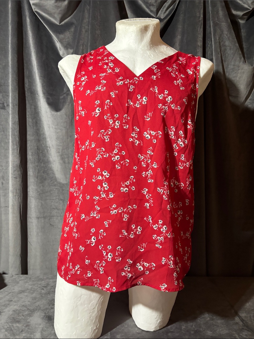 Maurices Red Floral V-Neck Sleeveless Camisole